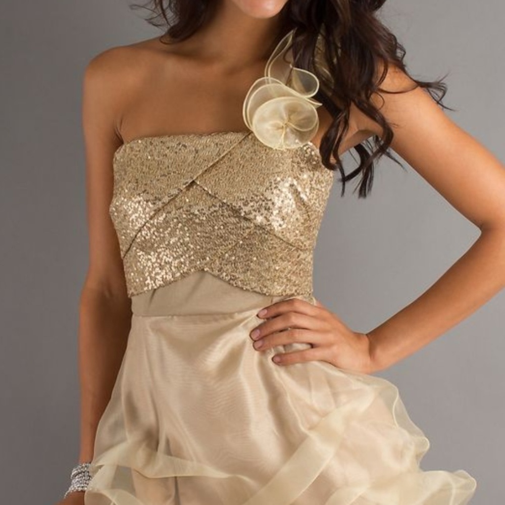 Gold prom short dress XOXO in junior size 3